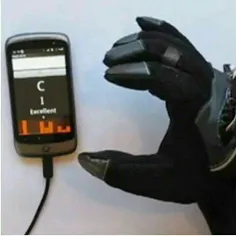 اختراع یک دستکش پیشرفته با قابلیت اتصال به اسمارت‌فون و ت
