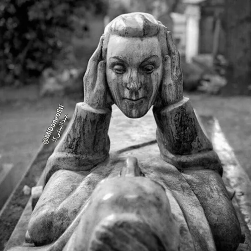 سنگ قبر عجیب فرناند آربلوت هنرپیشه و نوازنده ی فرانسوی (1