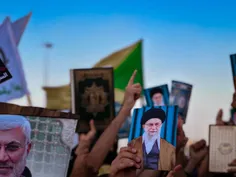تصاویر رهبر معظم انقلاب اسلامی ایران در دستان معترضان عراقی به هتک حرمت دوباره به قرآن در سوئد 