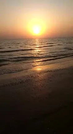 غروب زیبای خورشید در تلاقی ساحل و کویر در ساحل زیبای روست