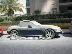 اغلب اوقات ماشین های لوکس در دبی رها میشوند!