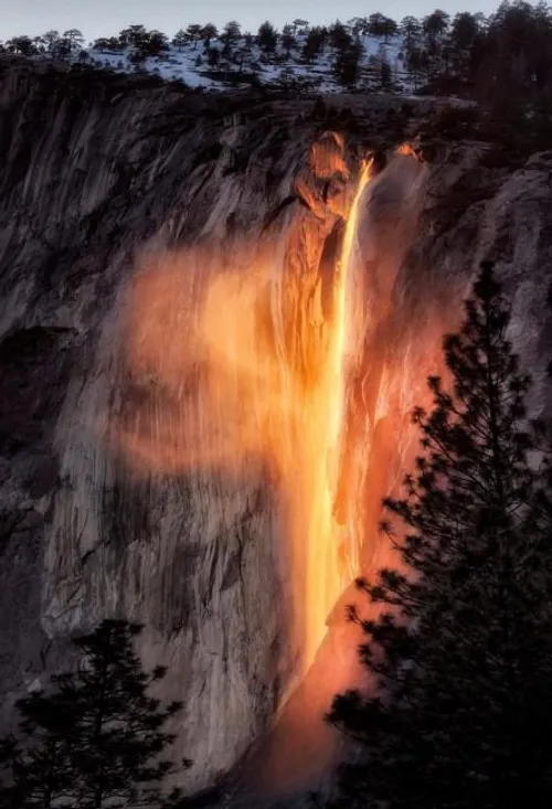 آبشار آتشین ، شاهکاری از طبیعت !