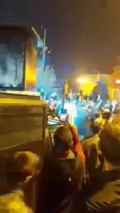 ماشین یگان ویژه توی ارومیه رقص نور و آهنگ گذاشته برای شاد