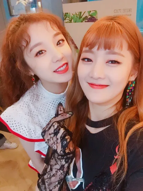 Insta and Twitter update yuqi and minnie