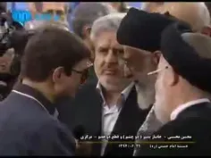 🔴دم خروس بیرون زد :))