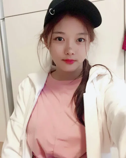 آپدیت های کیم یوجونگ kimyoojung 💄 💗