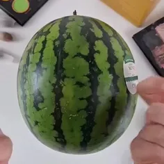 کی هندوونه رو آرایش میکنه اخه 🍉🍉