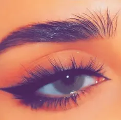 چشمان زن تیز تر از یک چاقو است.👌✨