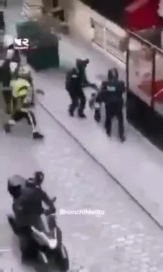 درگیری وحشیانه پلیس فرانسه با نیروهای آتش نشان 😐