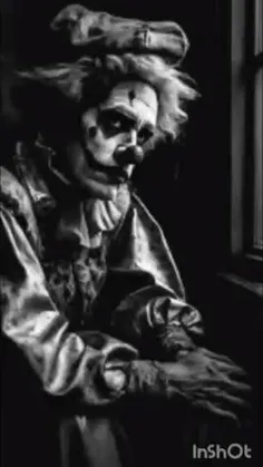 دلقک ها بدبختند، آقای دکتر. یعنی از نهنگ ها بدبخت تر، دلق