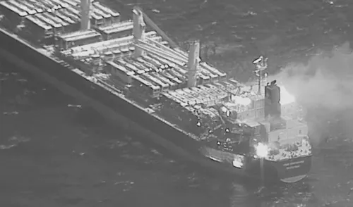 تصویری که گفته میشود متعلق به کشتی آمریکایی بعد از اصابت 