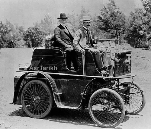 شهردار لس آنجلس سوار بر اولین اتومبیل ساخته شده در این شه