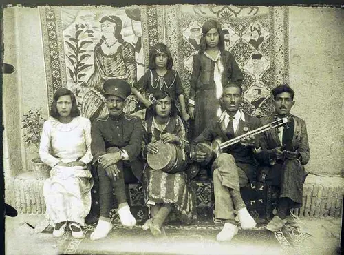 عکس جالب و کمیاب از گروه موسیقی و طرب دربار قاجار