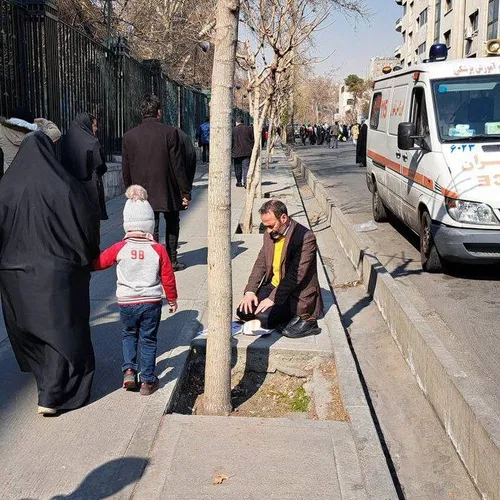 یه بزرگی می گفت بزار مردم هر سمتی دلشون میخواد برن؛ تو فق