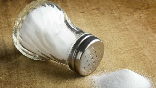 🔹 مصرف زیاد نمک باعث سرطان معده، سکته مغزی و قلبی و آسیب 