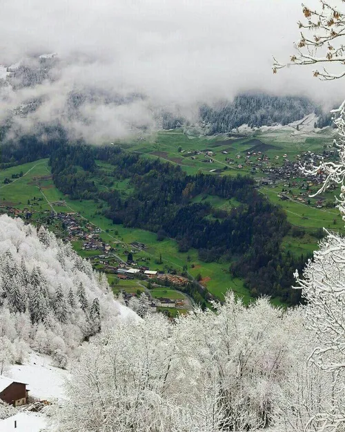ترکیب زمستان و بهار در رشته کوه آلپ سوئیس