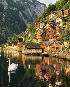 #هالستات روستایی زیبا و کارت پستالی در اتریش که مشرف به آ