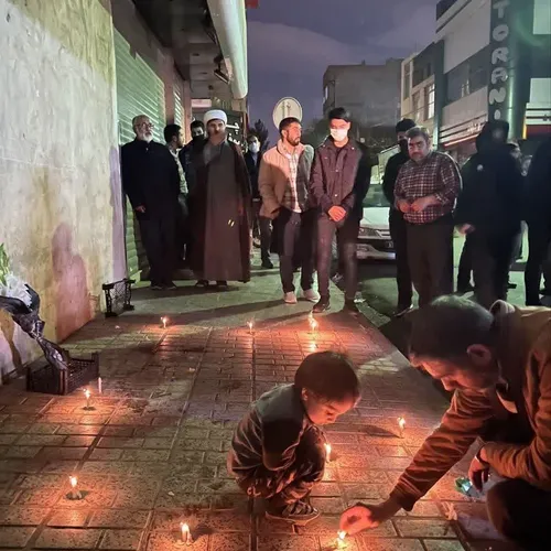 📸 مردم مشهد در محل شهادت دو مدافع امنیت شمع روشن کردند💔🌹