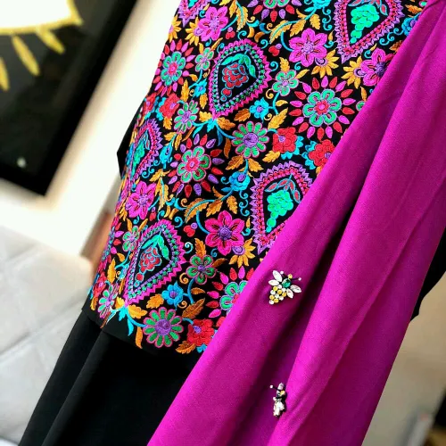 هنر زیبای سوزن دوزی روی انواع کیف و لباس صنایع دستی ایده 