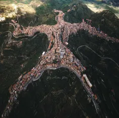 در ایتالیا یک روستا هست از بالا شبیه آدمه