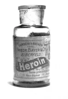 بین سالهای ۱۸۹۰ تا ۱۹۱۰ میلادی،هروئین توسط فردی به نام با