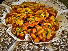 سوهان عسلی یکی از شیرینی های مخصوص مردم اصفهان است.