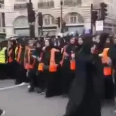 تجمع زنان با حجاب در لندن 😃😃