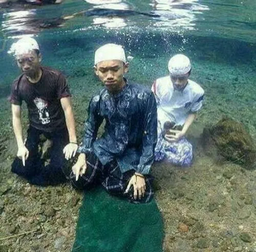 نماز عید فطر زیر آبیها