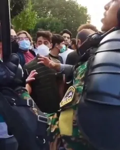 ویدئویی از تلاش یک مامور نیروی انتظامی در #تبریز که سعی م