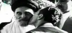 ‏عکس بوسه مصطفی #کاشانی بر صورت پدر را میگویند بوسه #شاه 