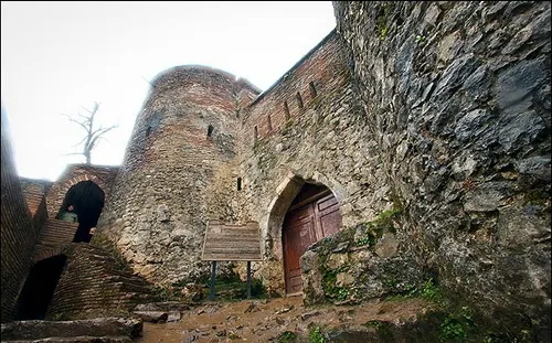 قلعه سنگی بندین (رودسر)