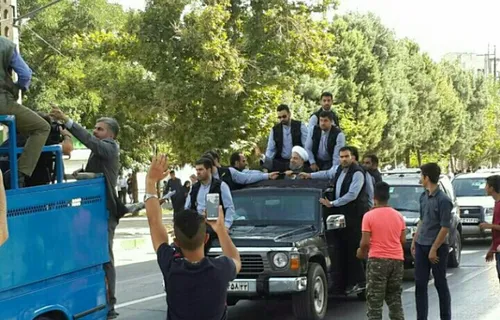 روحانی در مسیر استقبال :-)