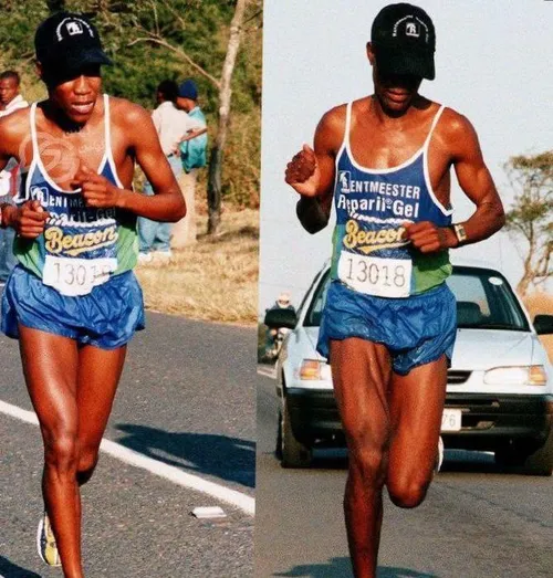سرجیو موتساننگ دونده آفریقای جنوبی در اواسط ماراتن 1999در