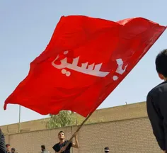 پرچم حرم امام حسین در بین زنجیر زنان مسجد امام علی