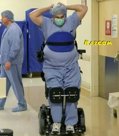 جراح ارتوپدی که از سال ۲۰۱۰ به علت یک کیست خونی در ستون ف