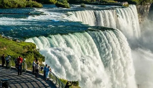 آبشار نیاگارا از زیباترین و پربازدید ترین آبشارهای جهان