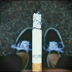 با سیگارم میسوزمو آروم میشم  😊 💔