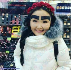 مشهور شدن دختر قرقیزی به خاطر ابروی پهنش! آنجلا پروتو دیا