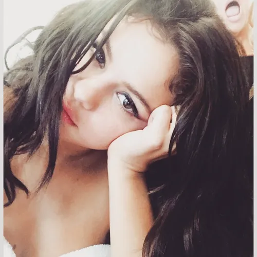 just queen selena (*˘︶˘*)