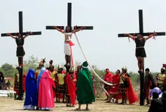 هر سال در روز "جمعه نیک" در فیلیپین افرادی به یاد عیسی مس