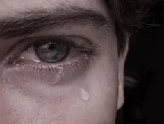 حرف بی ربطیست که مرد گریه نمیکند