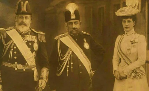 تصویری کمتر دیده شده از مظفرالدین شاه قاجار در میان پادشا