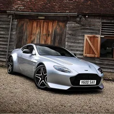 Aston Martin-vantage