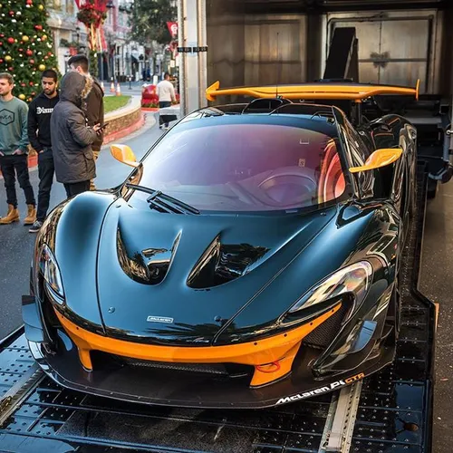 P1 GTR in an extremely dark shade of green. This color co