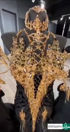 لباس مجلسی ۱۰ میلیاردی!  🔹این لباس توسط یک خانم ایرانی خریداری شده که از یک کیلو طلا و ۱۲۰۰ الماس روسی استفاده شده است.🤩💫👌👍