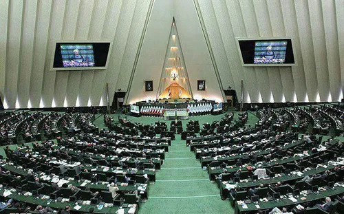 آخرین روز معرفی وزرا در مجلس در غیاب ۸۲ نماینده آغاز شد.