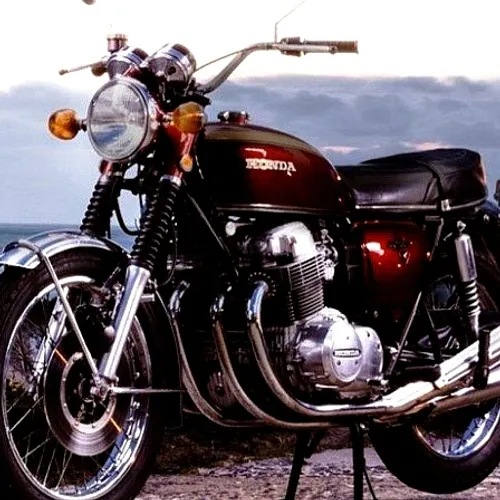 مجوز دار .زیباتر موتور سیکلت هوندا ۱۰۰۰ .مدل ۲۰۰۴ کارکردد