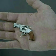 تفنگ C1ST اندازه یک کلید است، اما واقعا میتواند گلوله‌های