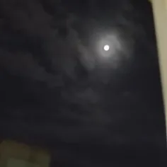 نگاه کنید ماه چقدر گشنگه😍