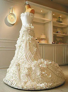 #کیک عروسی جالب بشکل لباس عروس...😍